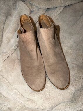 Lucky Brand Taupe Suede Ankle Booties Size 8.5
